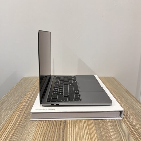 APPLE MACBOOK PRO 2020 (A2338) |APPLE M1 CHIP| 8GB RAM|256GB SSD|13.3 INCH RETINA DISPLAY|TOUCH BAR AND TOUCH ID