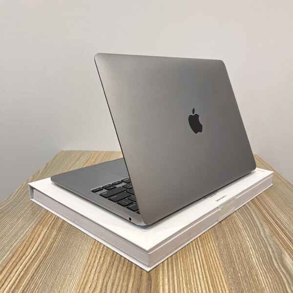 APPLE MACBOOK PRO 2020 (A2338) |APPLE M1 CHIP| 8GB RAM|256GB SSD|13.3 INCH RETINA DISPLAY|TOUCH BAR AND TOUCH ID