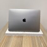 APPLE MACBOOK PRO 2020 (A2338) |APPLE M1 CHIP| 8GB RAM|256GB SSD|13.3 INCH RETINA DISPLAY|TOUCH BAR AND TOUCH ID