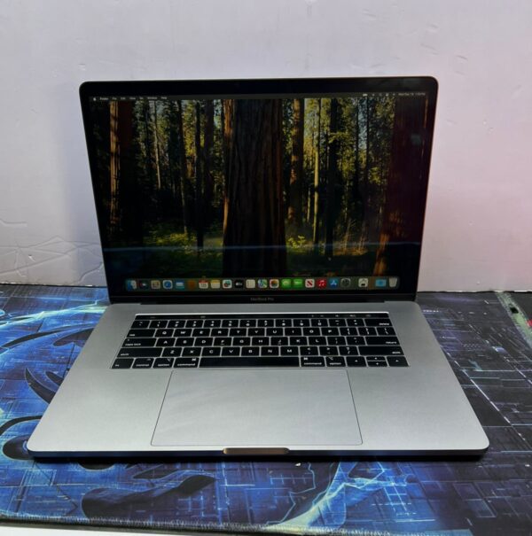 MACBOOK PRO 15 2018 |INTEL CORE I7 |32GB RAM |512GB SSD |15.4 INCH RETINA DISPLAY| WITH TOUCH BAR AND TOUCH ID |4GB RADEON PRO 560X GRAPHICS CARD