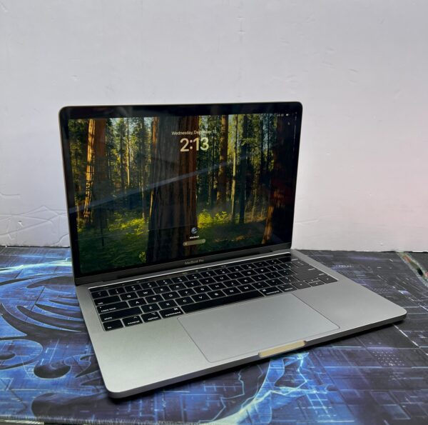 MACBOOK PRO 2018 I7 13-INCH 16GB RAM 256GB SSD WITH TOUCHBAR 2K RESOLUTION