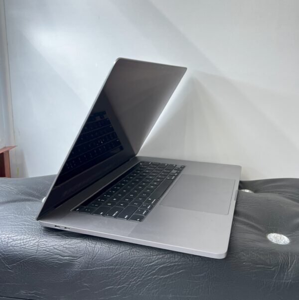 MACBOOK  PRO 16 2019| INTEL CORE  i9 |64GB RAM|1TB SSD |TOUCH BAR AND TOUCH ID|RETINA DISPLAY|4GB AMD RADEON 5500 GRAPHICS