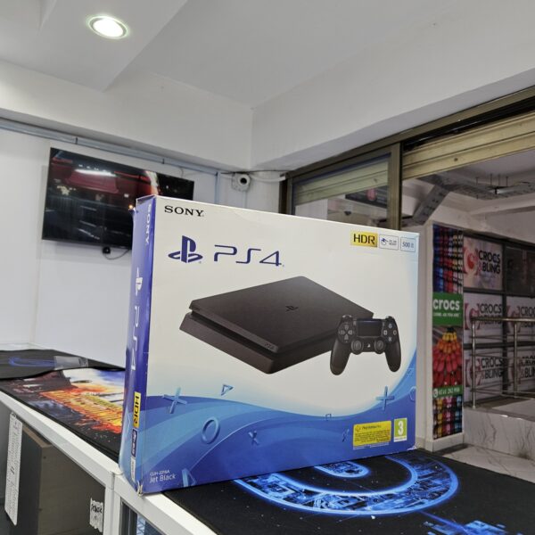 PS4 4 STANDARD 500 GB STORAGE WITH DUAL SHOCK WIRELESS CONTROLLER AND HDMI