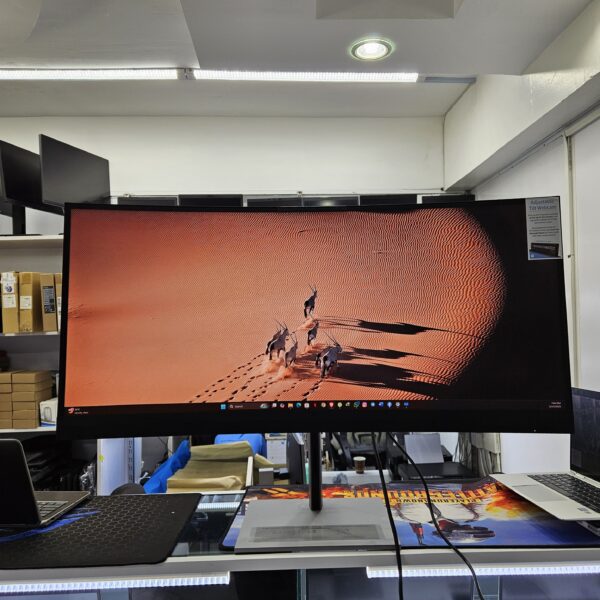 HP Z40C G3 WUHD CURVED MONITOR | 40” ULTRA-WIDE POWERHOUSE | 5120 x 2160 5K  RESOLUTION | 13MP WEBCAM +MICROPHONE | INTEGRATED DUAL SPEAKERS | USB-C | THUNDERBOLT | DISPLAY PORT | HDMI | 4-USB PORTS