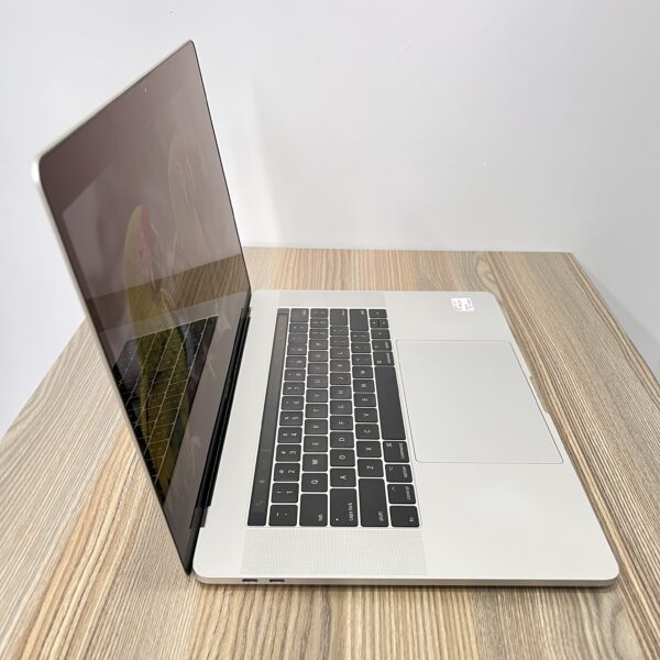 MACBOOK PRO 15” (2017) | INTEL CORE i7 | AMD RADEON PRO 555 | 16GB RAM | 256GB SSD | 2.8K RETINA DISPLAY | TOUCH BAR | macOS VENTURA