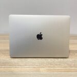 MACBOOK PRO 13” (2020) | INTEL CORE i7 | 32GB RAM | 512GB SSD | RETINA DISPLAY | TOUCH BAR | 4X THUNDERBOLT 3 | macOS BIG SUR