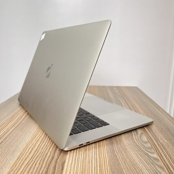 MACBOOK PRO 15” (2017) | INTEL CORE i7 | AMD RADEON PRO 555 | 16GB RAM | 256GB SSD | 2.8K RETINA DISPLAY | TOUCH BAR | macOS VENTURA