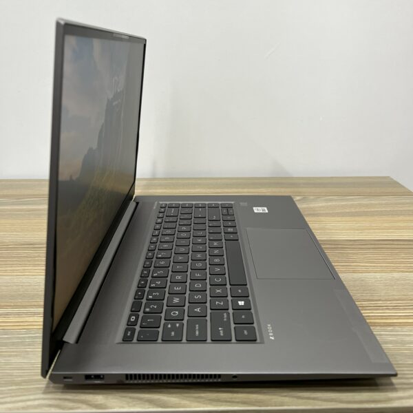 HP ZBOOK STUDIO G7 | INTEL CORE i7-10850H | 32GB RAM | 512GB SSD | NVIDIA QUADRO T1000 4GB | 15.6” FHD IPS DISPLAY
