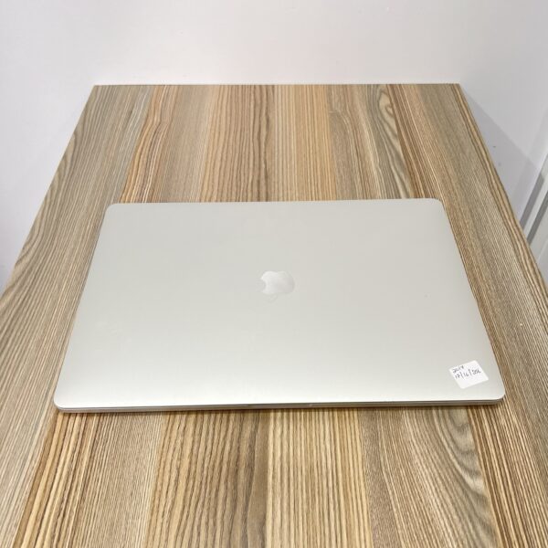 MACBOOK PRO 15” (2017) | INTEL CORE i7 | AMD RADEON PRO 555 | 16GB RAM | 256GB SSD | 2.8K RETINA DISPLAY | TOUCH BAR | macOS VENTURA
