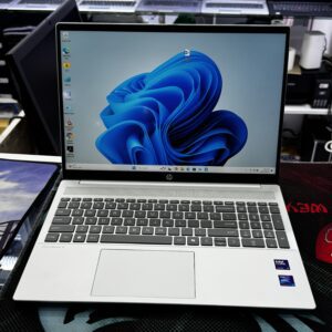 HP OMNIBOOK 5 16-AF1095CL