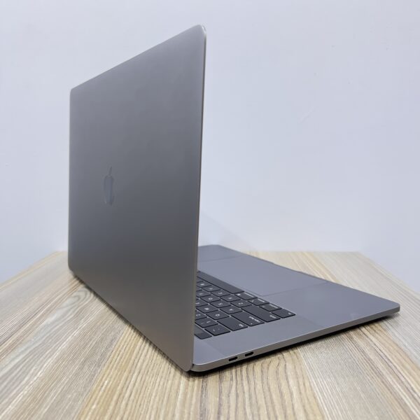 APPLE MACBOOK PRO 15-INCH 2018 |INTEL CORE I9| 32GB RAM| 1TB SSD| RADEON PRO 560X GRAPHICS| RETINA DISPLAY| TOUCH BAR & TOUCH ID LAPTOP