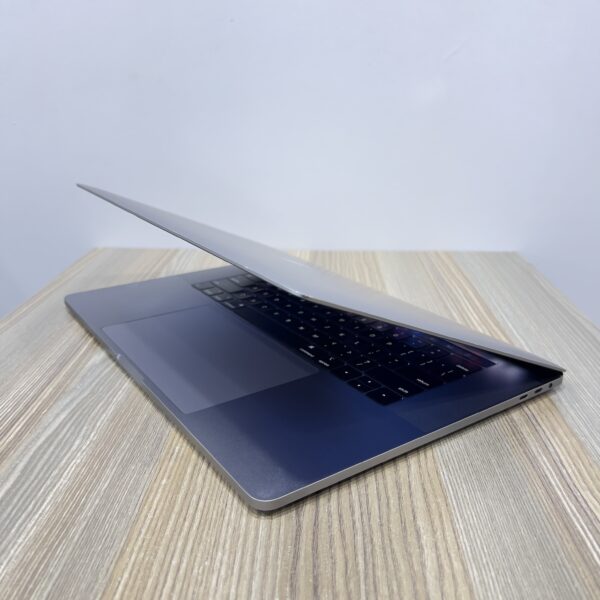 APPLE MACBOOK PRO 15-INCH 2018 |INTEL CORE I9| 32GB RAM| 1TB SSD| RADEON PRO 560X GRAPHICS| RETINA DISPLAY| TOUCH BAR & TOUCH ID LAPTOP