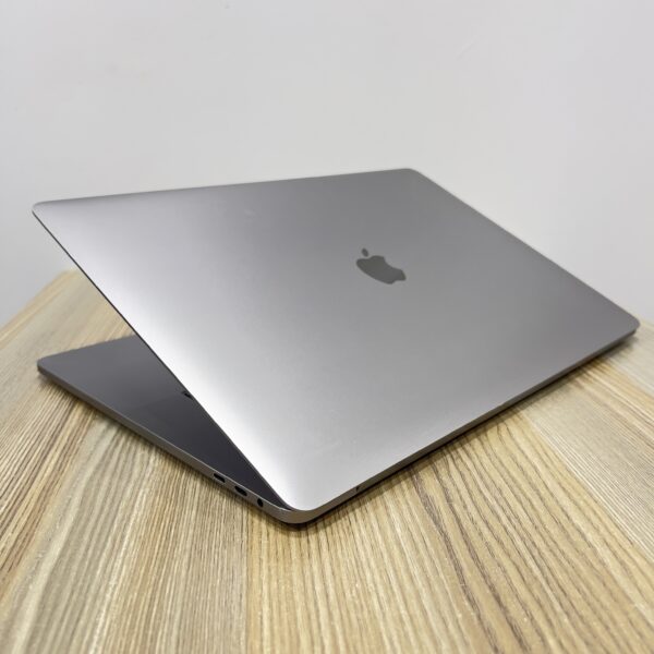 APPLE MACBOOK PRO 15-INCH 2018 |INTEL CORE I9| 32GB RAM| 1TB SSD| RADEON PRO 560X GRAPHICS| RETINA DISPLAY| TOUCH BAR & TOUCH ID LAPTOP