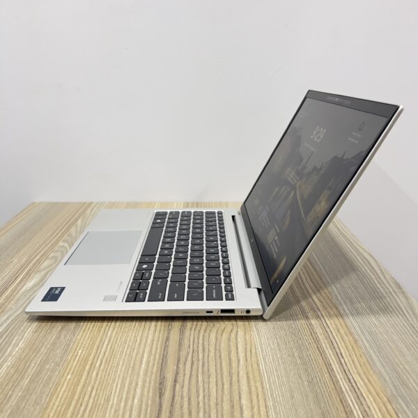 HP ELITEBOOK 830 G11 – INTEL CORE ULTRA 5 | 32GB RAM | 512GB SSD | 13.3″ WUXGA DISPLAY | AI-READY BUSINESS LAPTOP | OFFICE 2021 | BACKLIT KEYBOARD