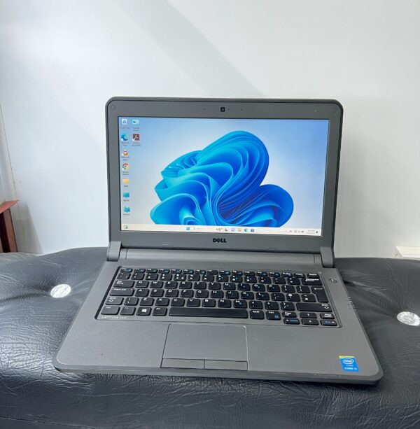 Dell Latitude 3340 | Business Laptop | 14-inch HD | Intel Core i5 | 8GB RAM | 500GB HDD | Intel UHD Graphics