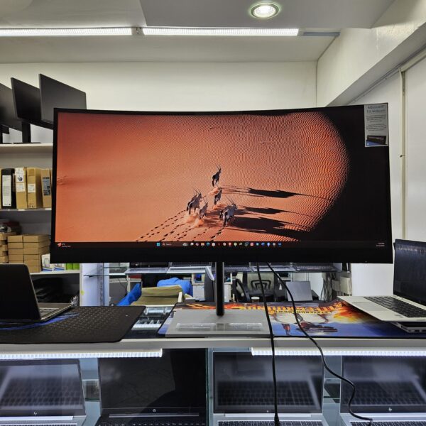 HP Z40C G3 WUHD CURVED MONITOR | 40” ULTRA-WIDE POWERHOUSE | 5120 x 2160 5K RESOLUTION | 13MP WEBCAM +MICROPHONE | INTEGRATED DUAL SPEAKERS | USB-C | THUNDERBOLT | DISPLAY PORT | HDMI | 4-USB PORTS | Monitor | 20-inch Display | 4K UHD | VA